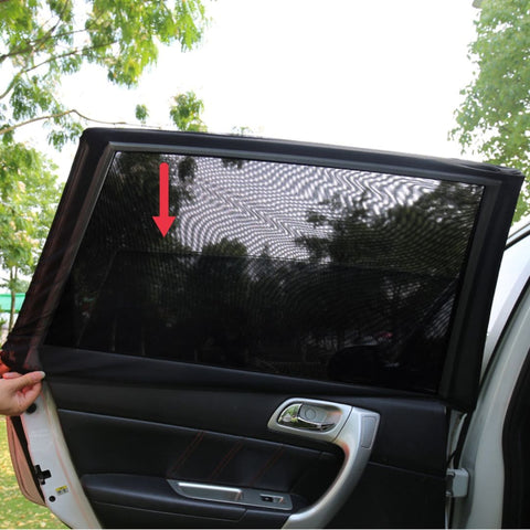 Janela abaixada e mesmo assim protegida contra o sol e mosquidos com a tela para janelas de carros