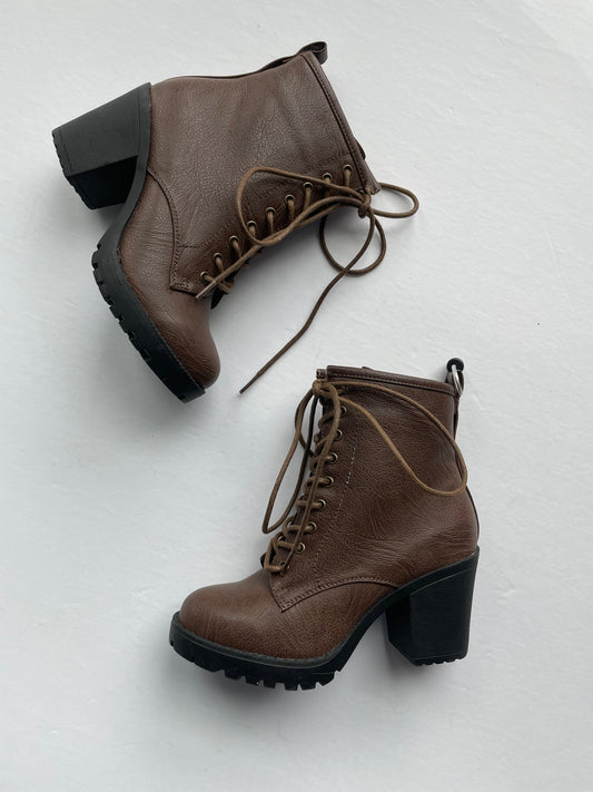 Boots – Clothes Mentor Selma TX