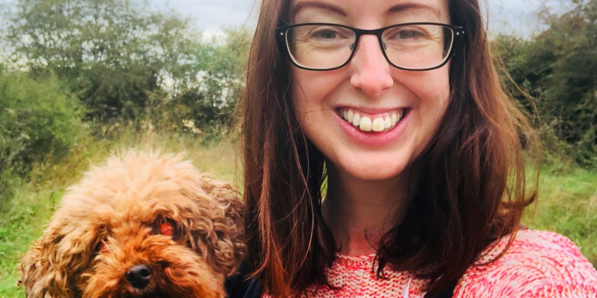 Jenna Farmer the Gut Health Blogger with dog