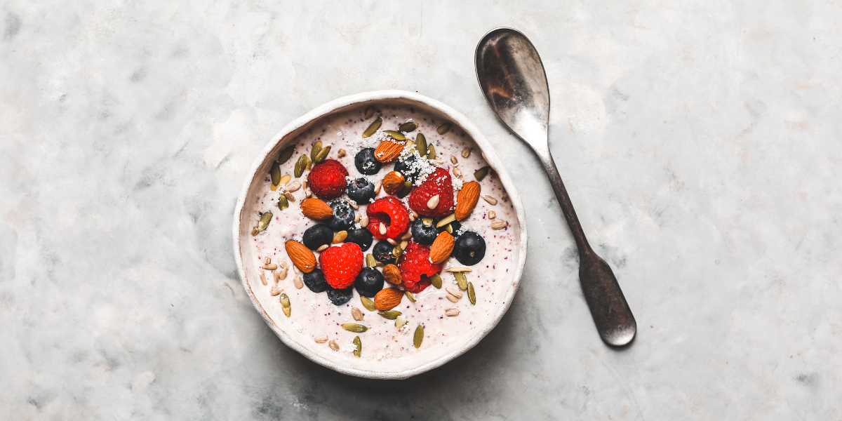 Low-carb yoghurt bowl