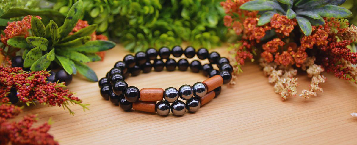 Image show men's gemstones bracelet with onyx gemstones by Emerald Sun Creations