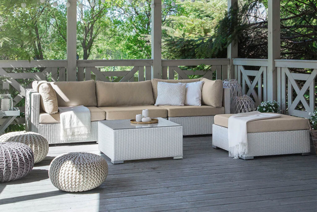 white wicker patio furniture