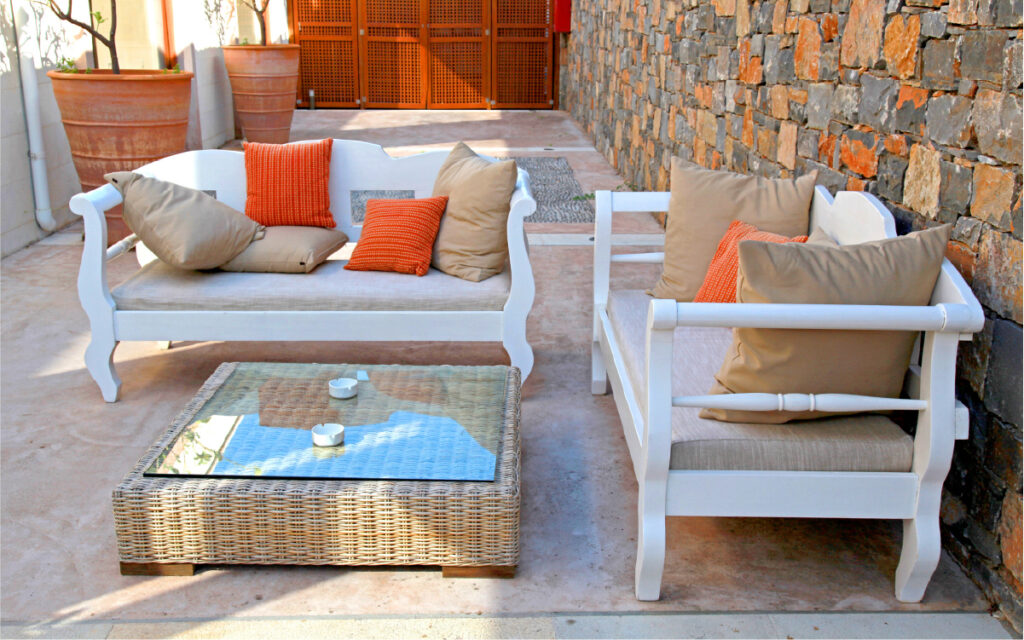 White Wicker Patio Furniture