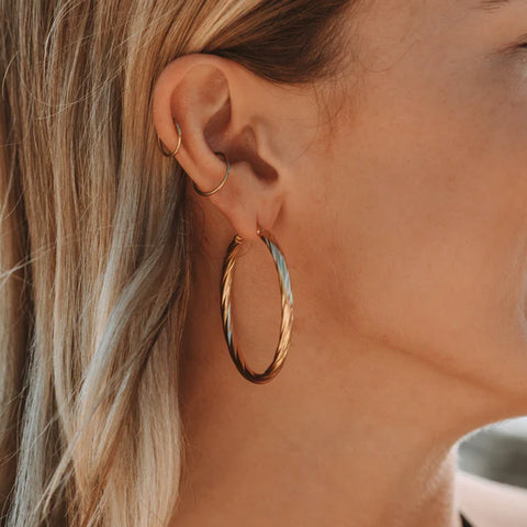 how to put in hoop earrings