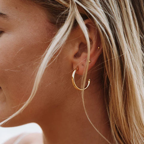 how to put in hoop earrings