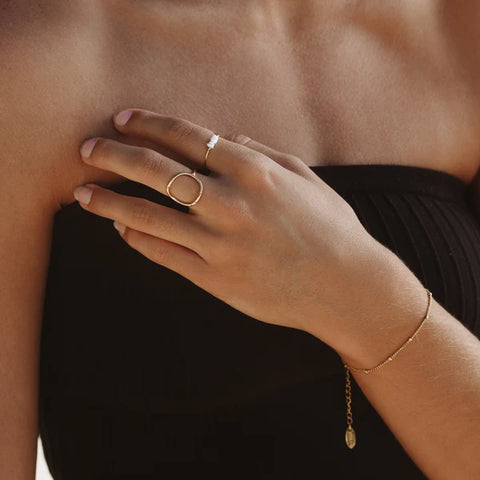 what jewelry to wear with strapless dress