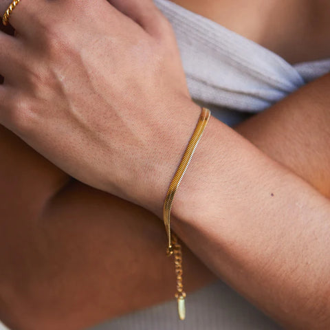 gold-herringbone-bracelet_1_600x (1)