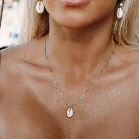 best necklace for strapless dress