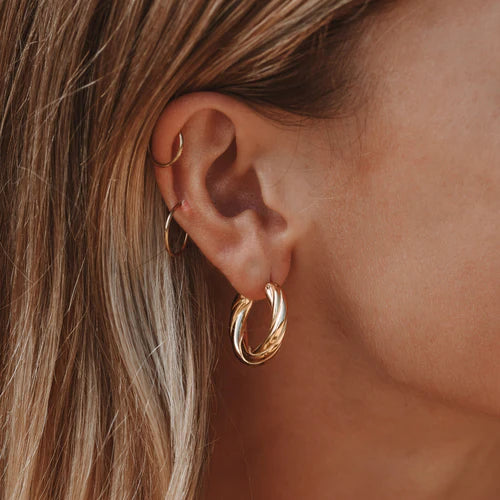 twisted-small-hoops