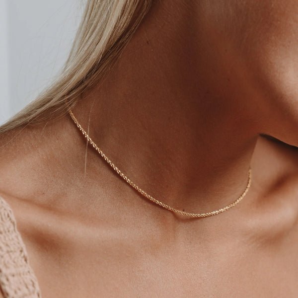 does wearing jewelry make you more attractive