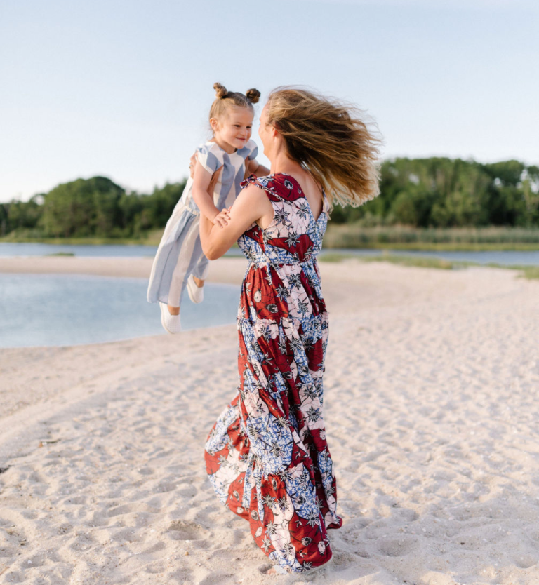 How to Get the Perfect Family Beach Pictures, tips featured by Shelter Island clothing boutique, Shelter Isle