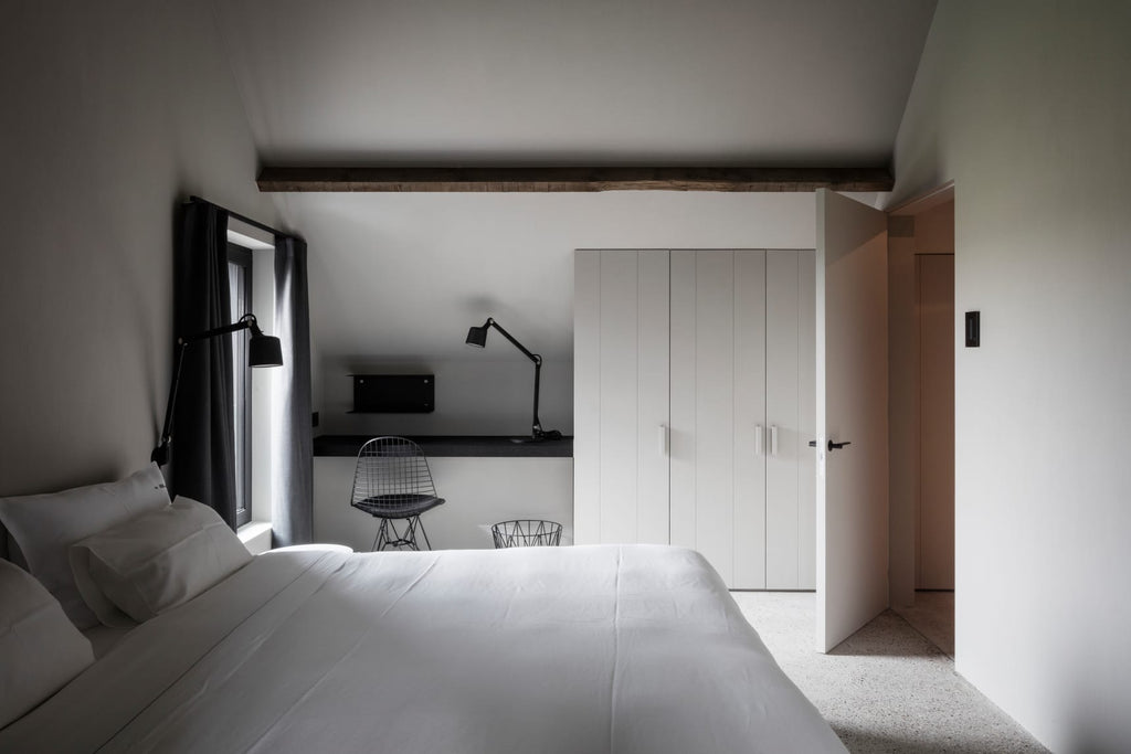 Luxe slaapkamer van minimalistische B&B