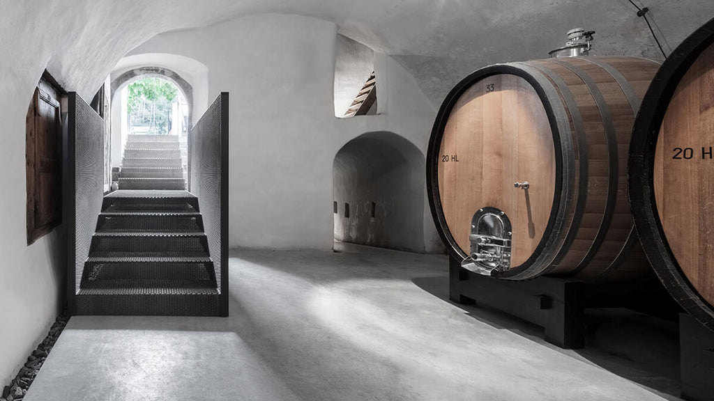 Ingang minimalistische wijnkelder