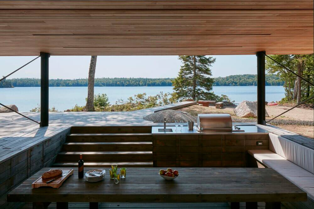 Minimalistische zomerkeuken - Mirror Point Cottage