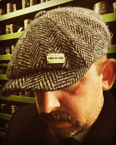 TYLER & TYLER Capsule Get Peaky Razor Blade Cap Badge