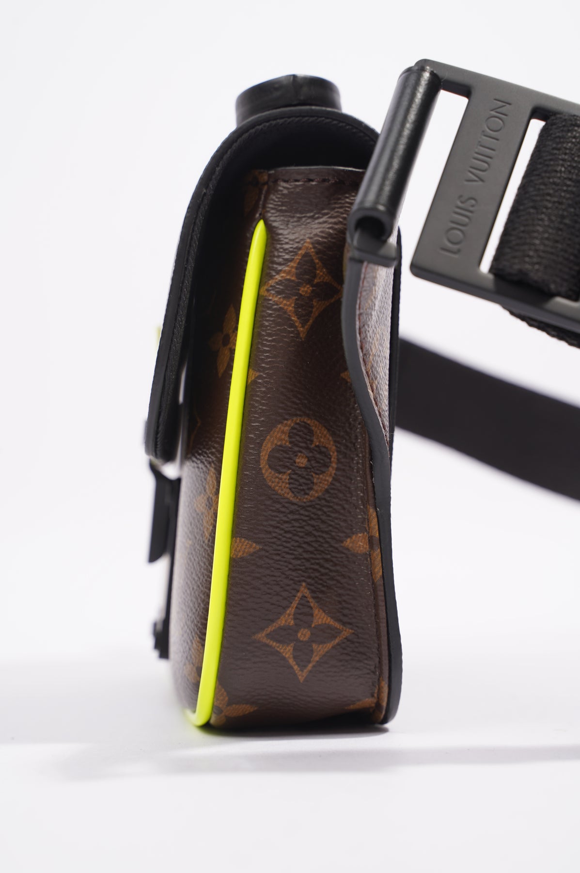 Major Essential Travel Item (Louis Vuitton Dopp Kit / Toiletry Bag (M59478  Black Leather) ) 