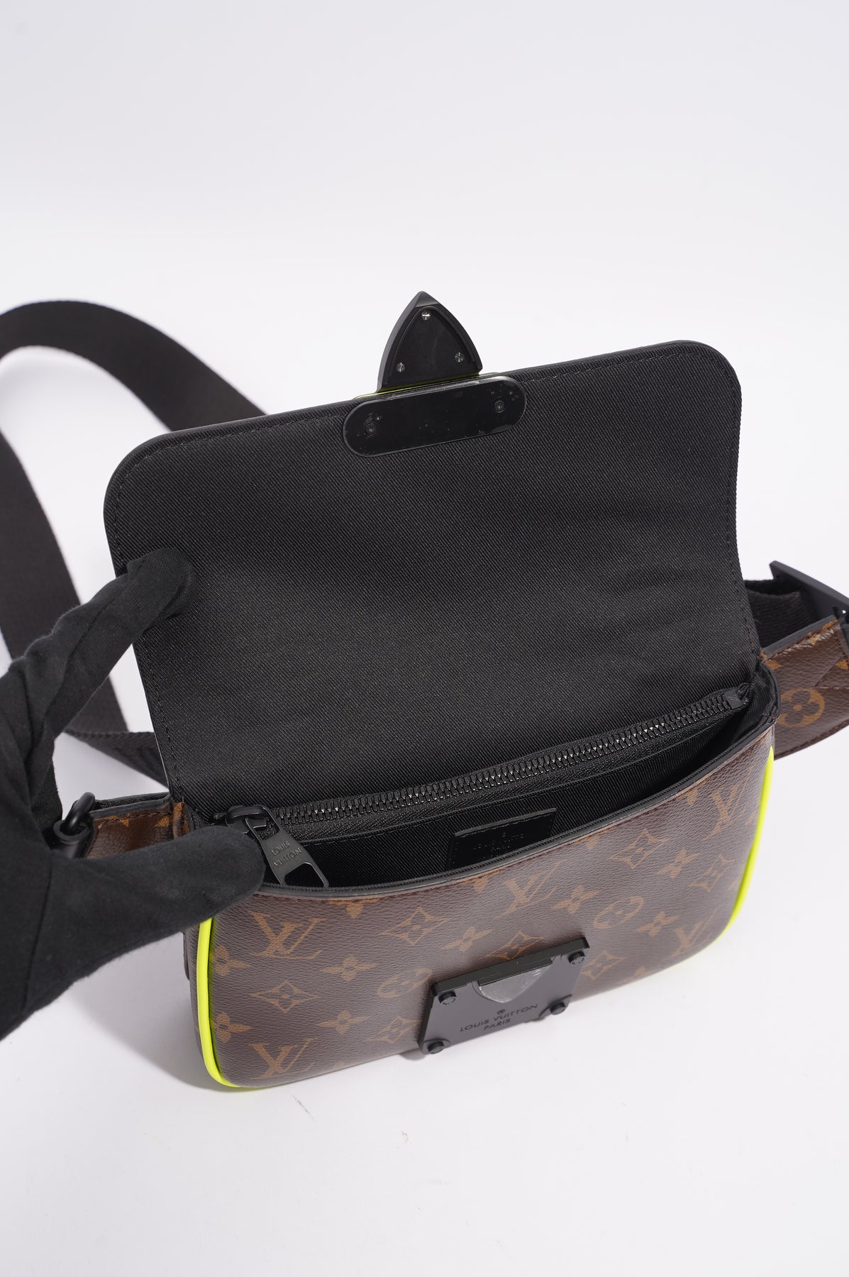 Sold Louis Vuitton S Lock Messenger Bag 2021 Like New