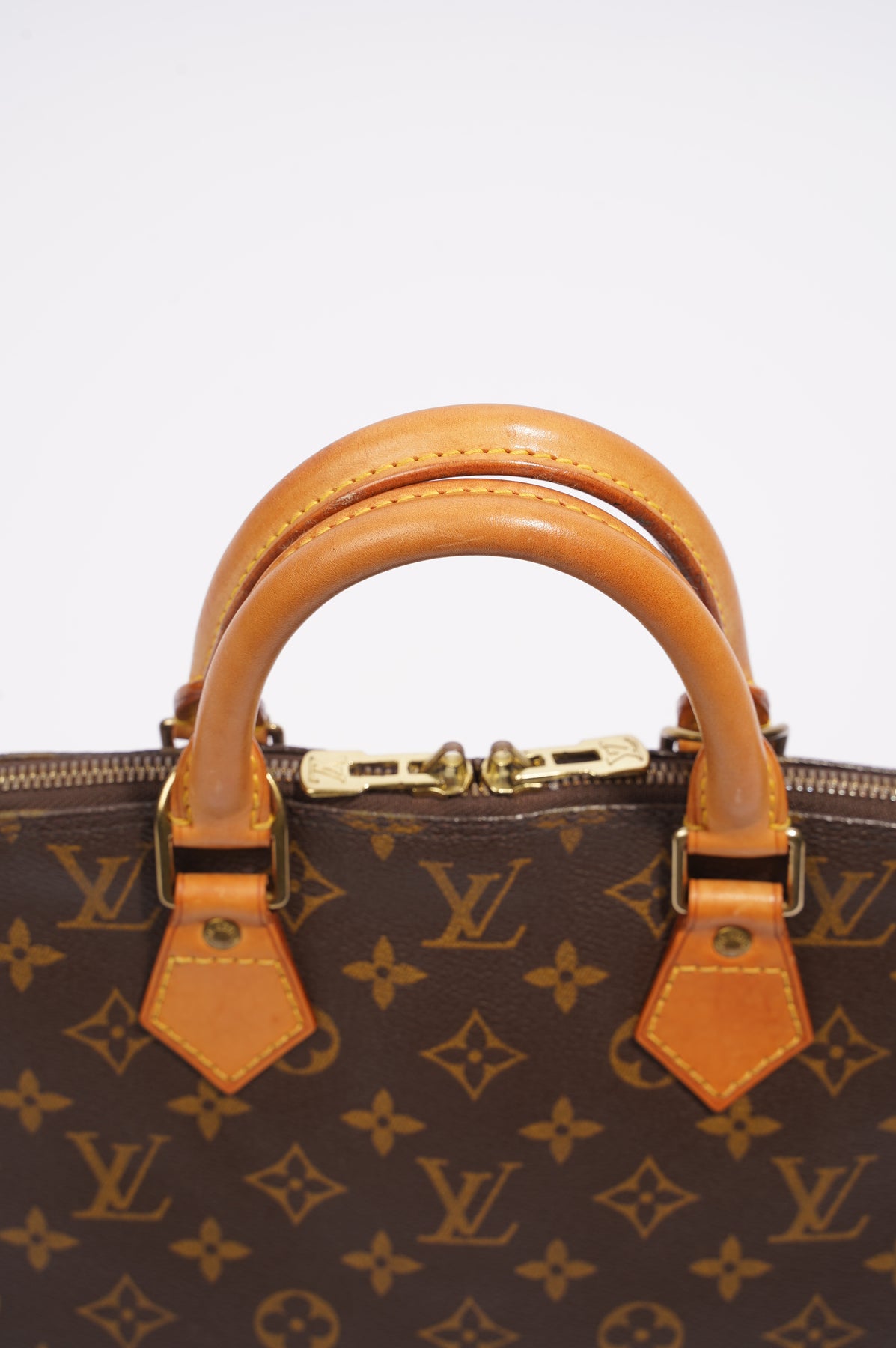 Louis Vuitton Avenue Sling İnfini men shoulder bag