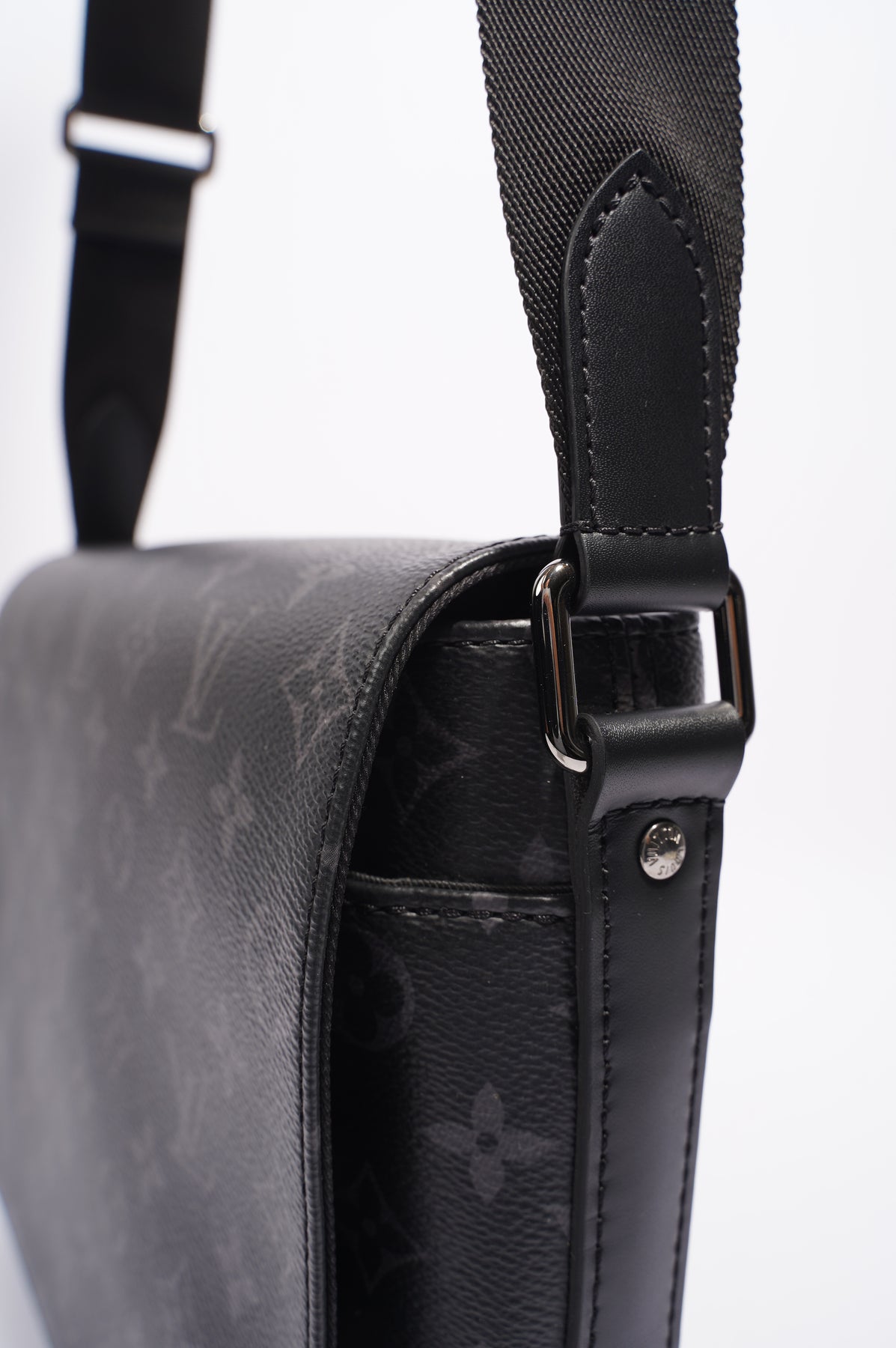 Louis Vuitton Messenger District Monogram Eclipse PM Noir Black