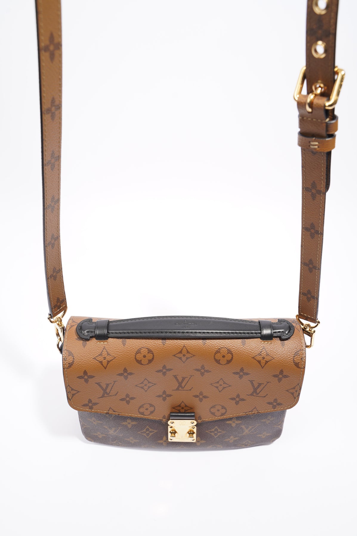 Louis Vuitton Mens Pochette Discovery Monogram Eclipse PM – Luxe Collective