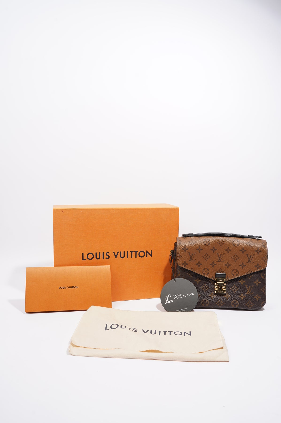 Louis Vuitton Monogram Eclipse Discovery Pochette (SHG-H5M49L) – LuxeDH