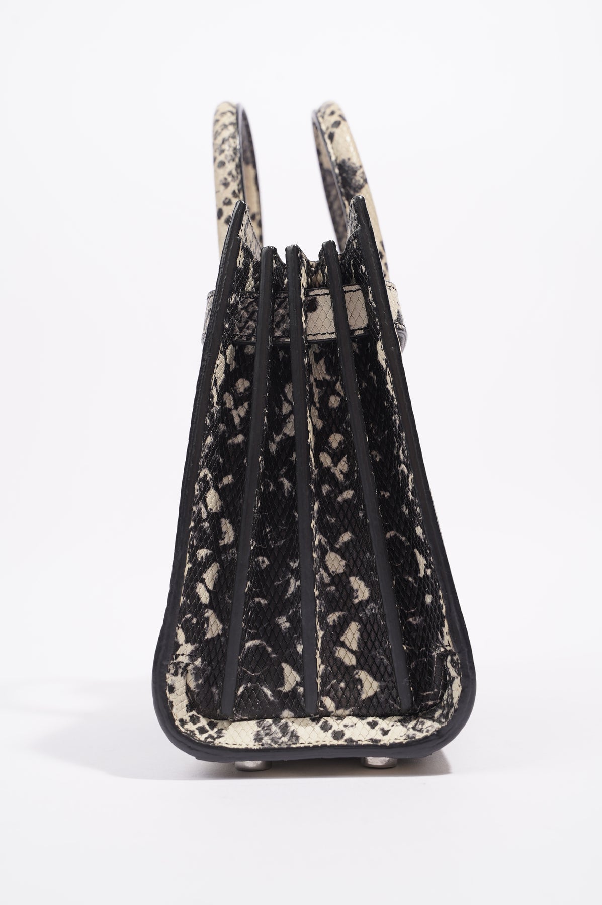 Shop Louis Vuitton Daily pouch (M62937) by design◇base