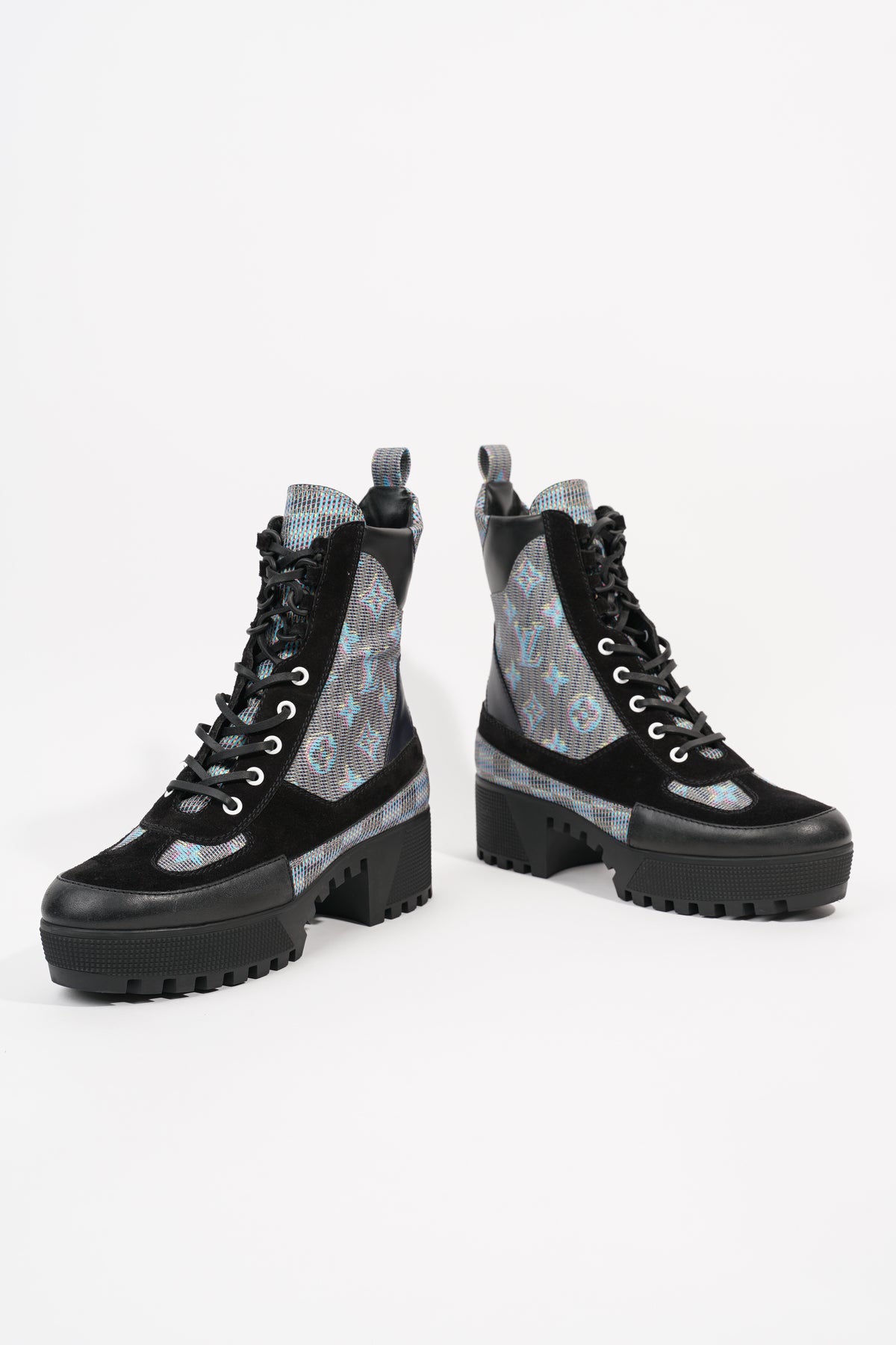 Star trail patent leather lace up boots Louis Vuitton Black size 39 EU in  Patent leather - 33062195