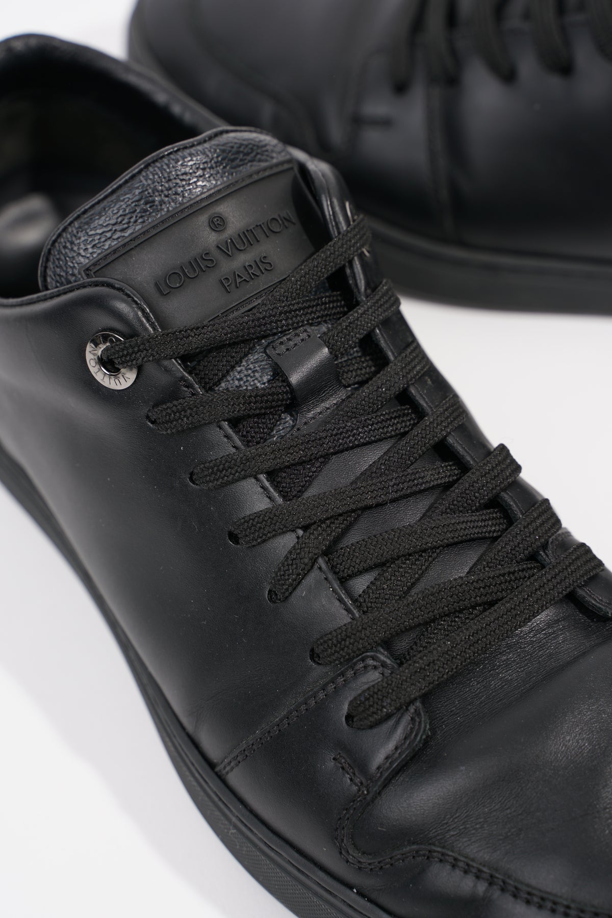 Louis Vuitton Mens Virgil Abloh Sneaker Green / Black EU 41 / UK 7 Leather  ref.1005612 - Joli Closet