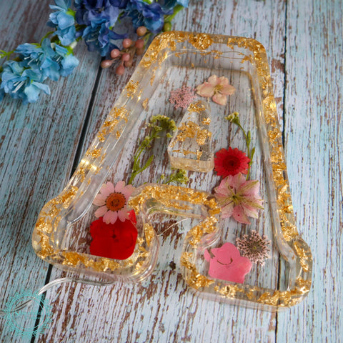 resin tray with inbuilt light and preserved flowers