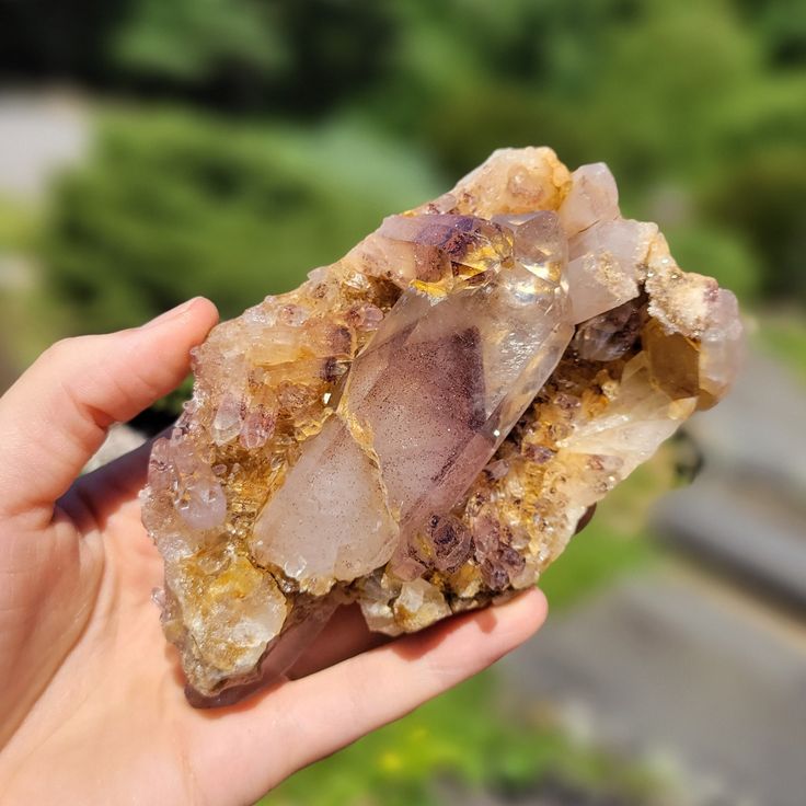 red phantom quartz stone