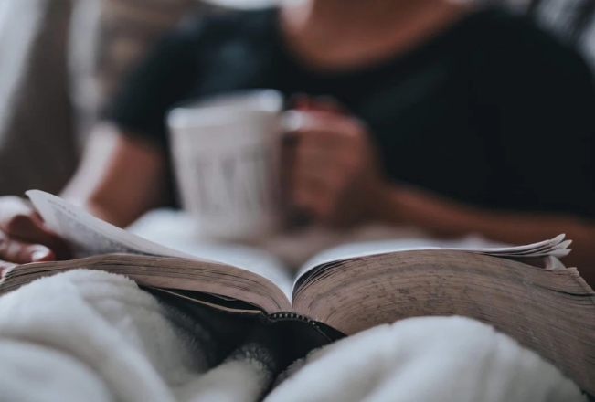 woman holding a coffee mug