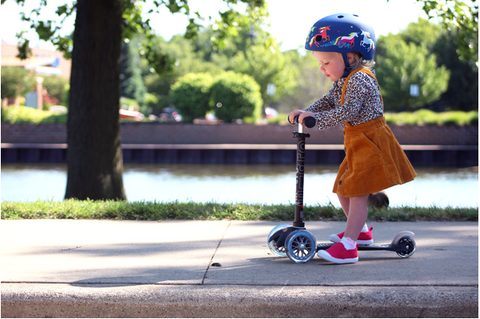 How One 2-year-old Learned to Ride the Micro Mini Scooter – Micro Kickboard