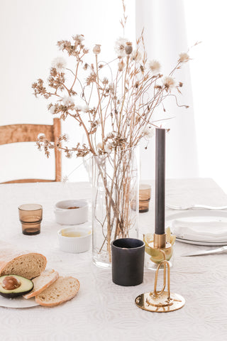 Ejemplo decoración mesa estilo minimalista