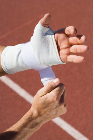 Expert Tips for Effectively Wearing a Wrist Brace During Exercise – Gaiter  Goblin
