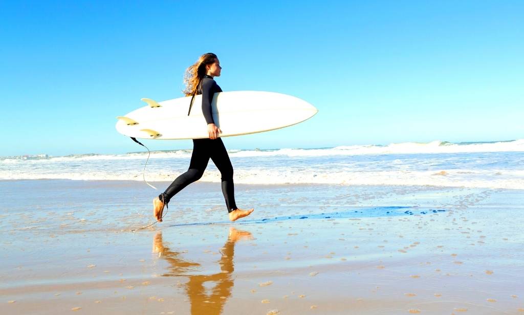 Surfer sur les célèbres plages de Californie
