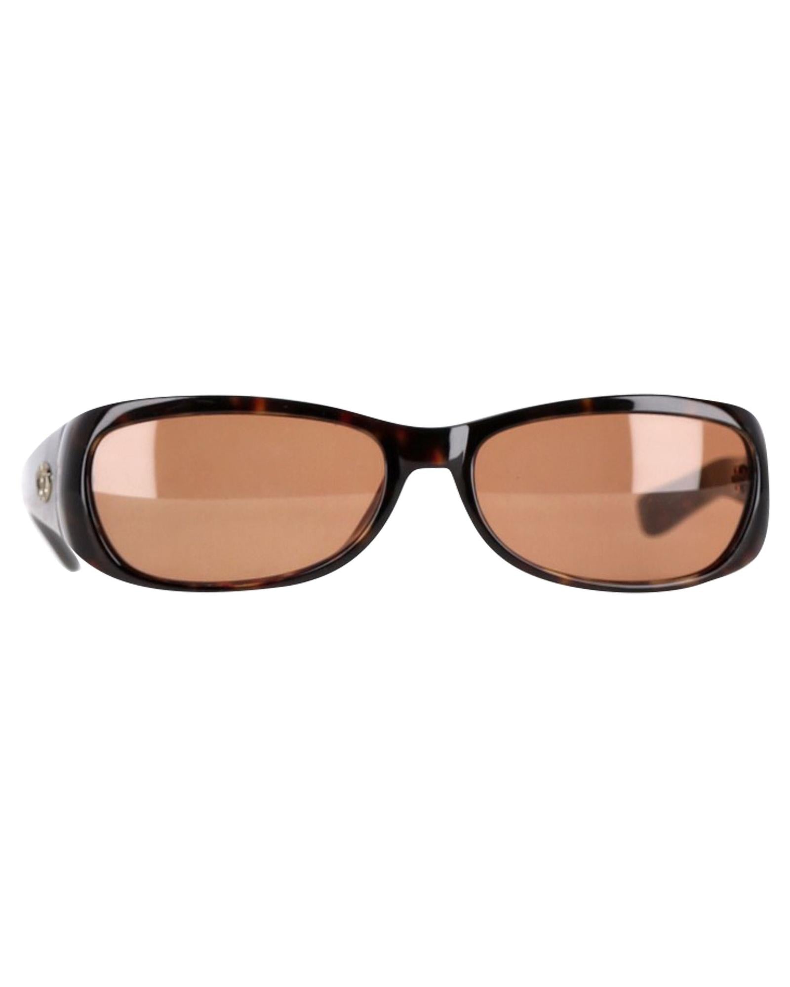 image of Brown Oval Sunglasses with Impeccable Craftsmanship