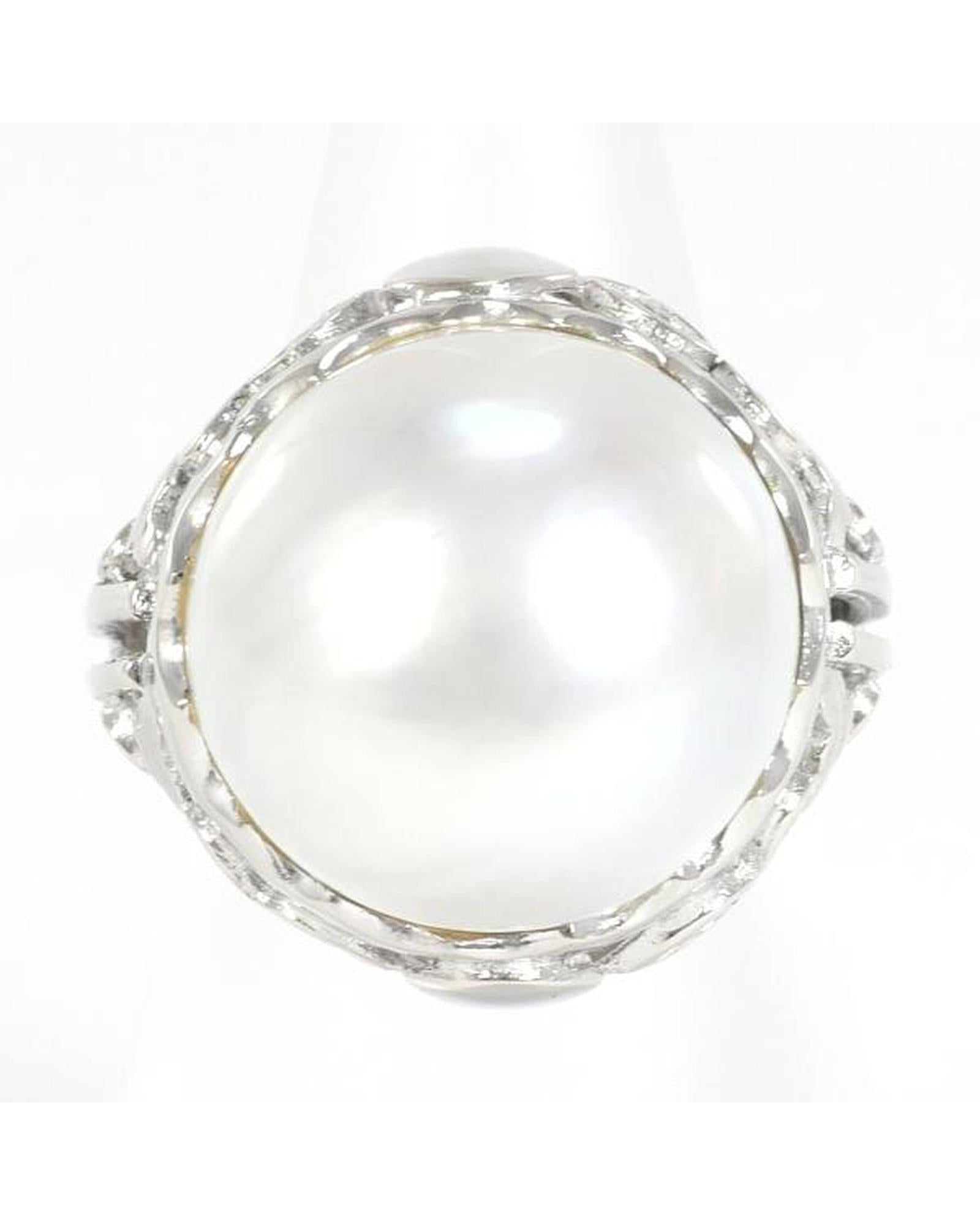 image of White Gold Pearl Ring with Excellent Condition