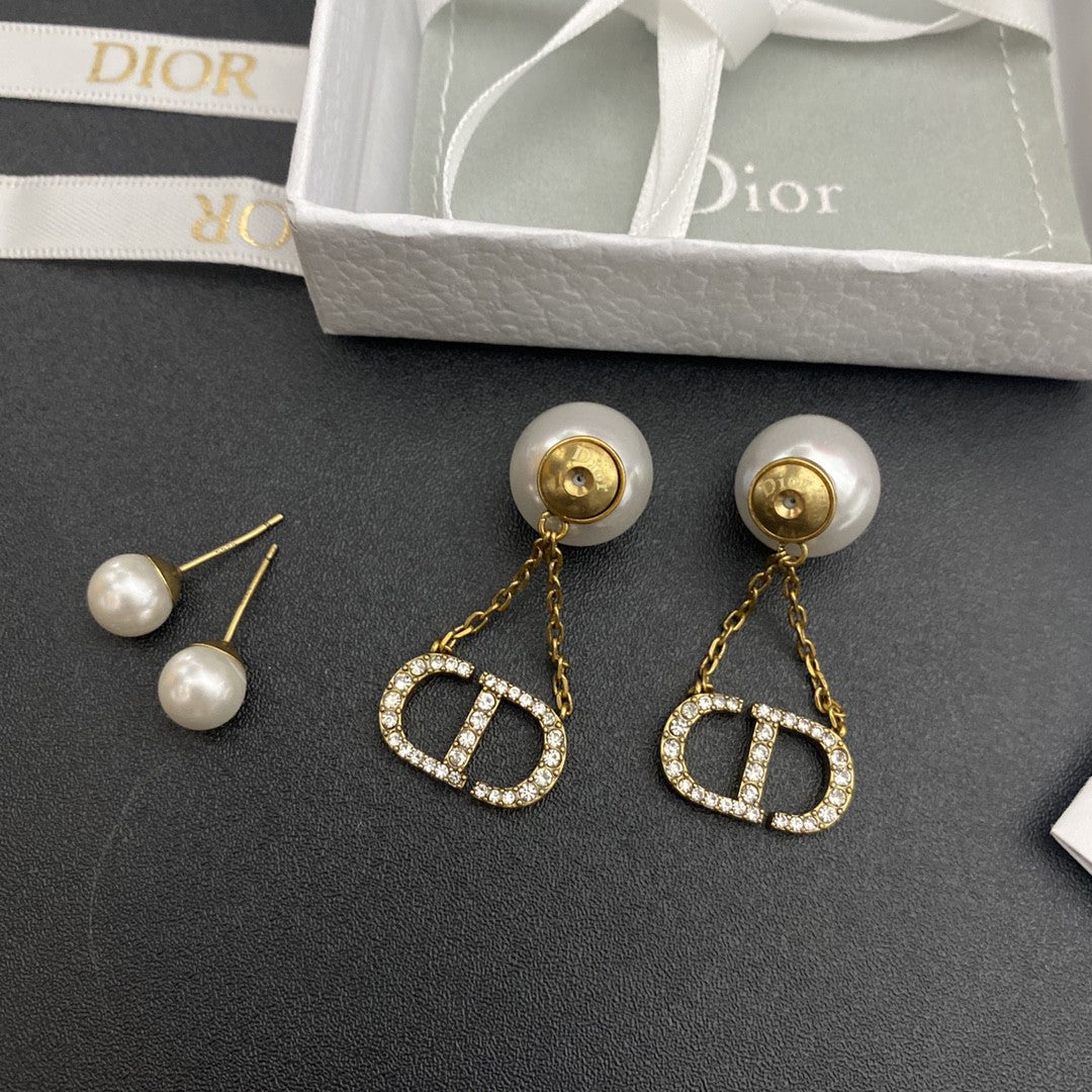 DIOR Fashion Popular Women Personality Stud Earrings Pendant Earrings Accessories Jewelry