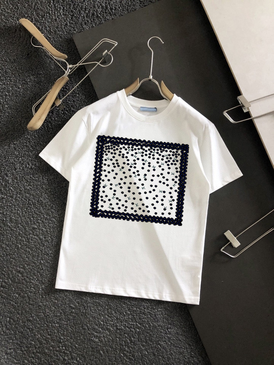 LV Louis Vuitton Fashion Casual Simple Men Short Sleeve T-Shirt Top Polo Shirt