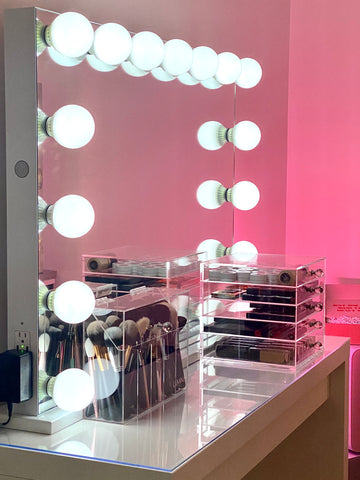 Hollywood vanity mirror with lights