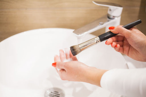 Cleaning makeup brushes