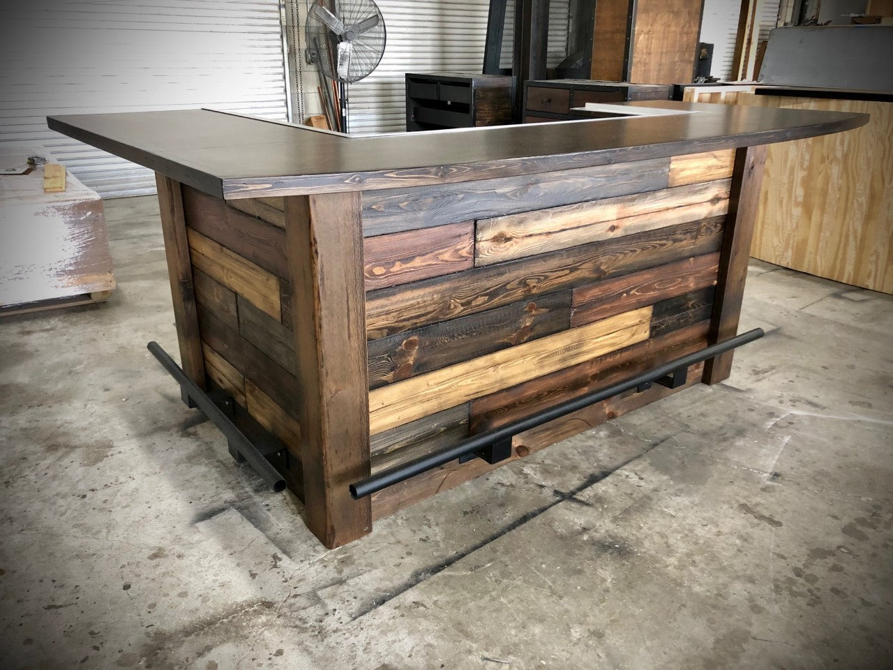 Oorlogsschip cafe grillen Rustic reclaimed plank goodtimes bar with foot and drink rail – Industrial  Evolution Furniture Co.