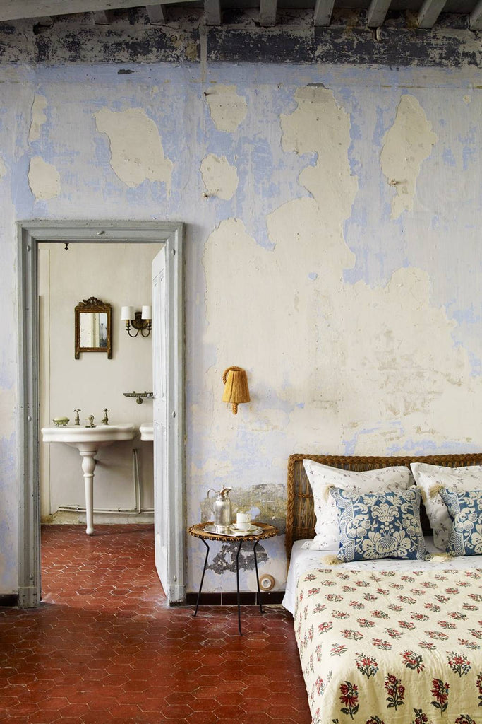 atelier vime blue room exposed blue plaster walls