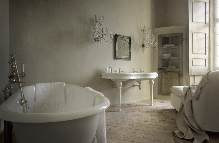 Chateau de Moissac bathroom antique