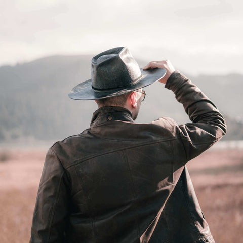 chapeau en cuir fait main