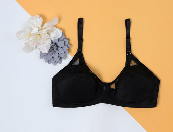 Buy LAIKA KIMI Non Wired Bra And Panty Set (Black) at Lowest Price in  Pakistan