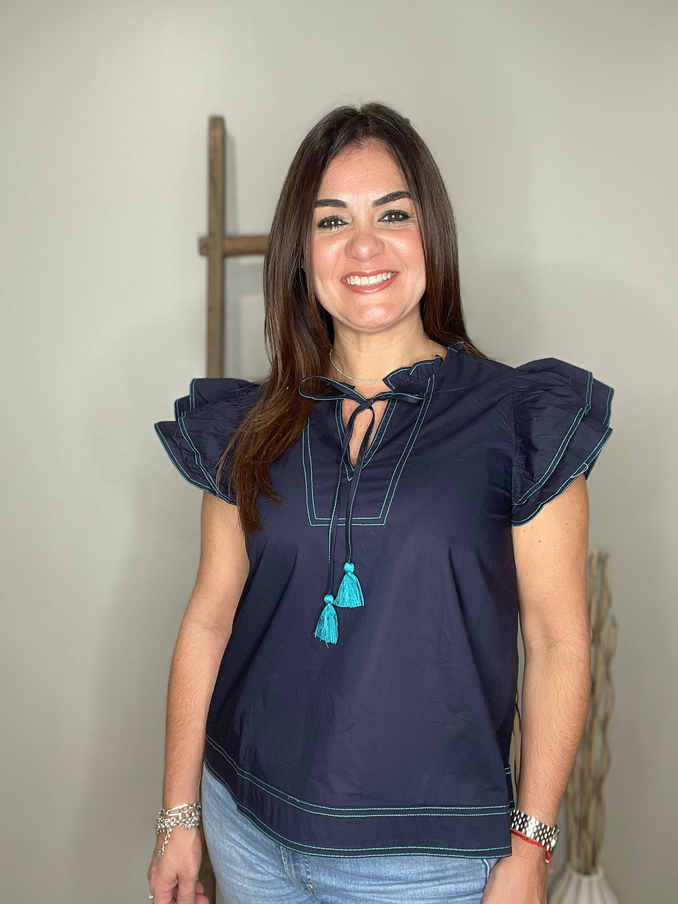 CONTRAST STITCH RUFFLE FLUTTER SLEEVE TOP