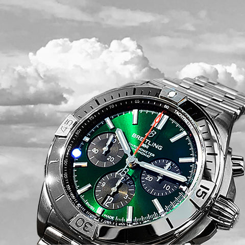 ブライトリング Breitling 腕時計 クロノマット B01 42 ベントレー AB0134/AB01343A1L1A1 デイト カレンダー クロノグラフ 夜光針/インデックス スモールセコンド 裏スケ 回転式ベゼル グリーン サンレイ文字盤 SS 自動巻き 【箱・保付き】