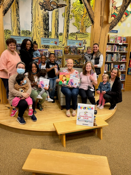 Laura Duksta with her mother, children, and their mothers at an event at Barnes and Noble.