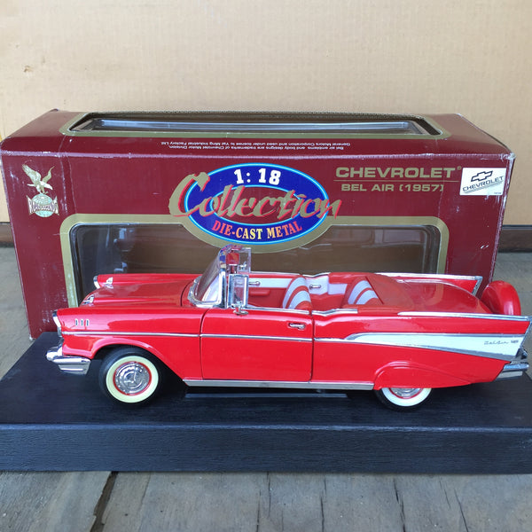 品番3432　1/18スケール　Collection　1957年　CHEVROLET BEL AIR　シボレー ベルエア　レッド　元箱付　  ダイキャストカー　011